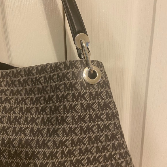 Michael Kors Black and Gray Shoulder Bag with Monogram Pattern - Picture 4 of 9